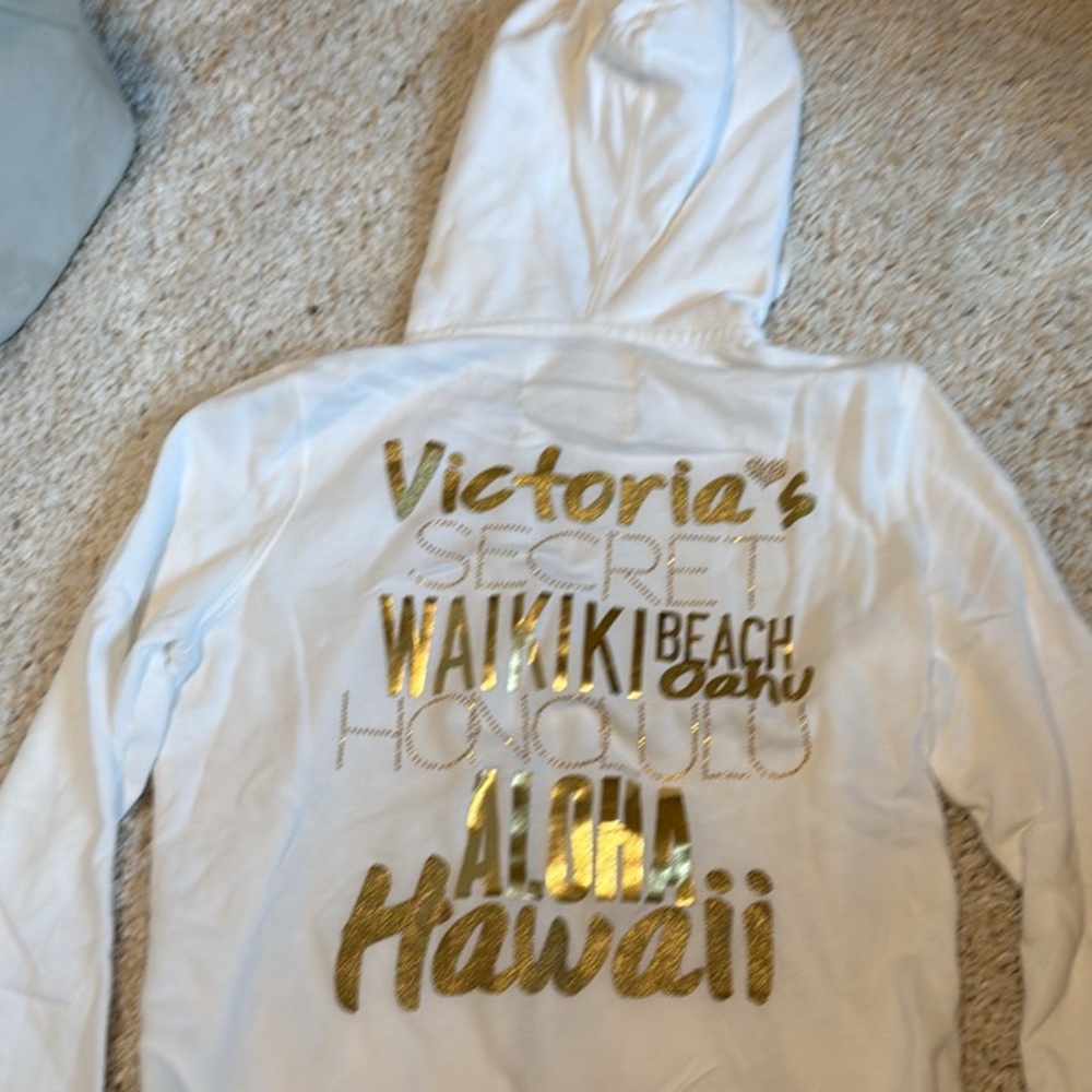 Like new Victoria’s Secret Capri hoodie set white gold small supermodel Hawaii - Picture 4 of 9